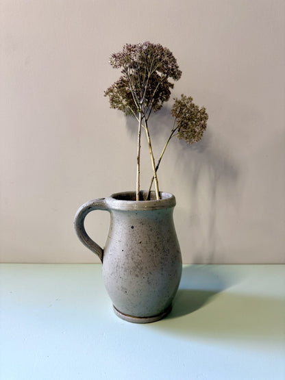 Pichet en grès gris