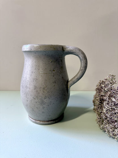 Pichet en grès gris