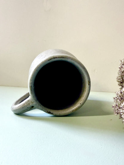 Pichet en grès gris