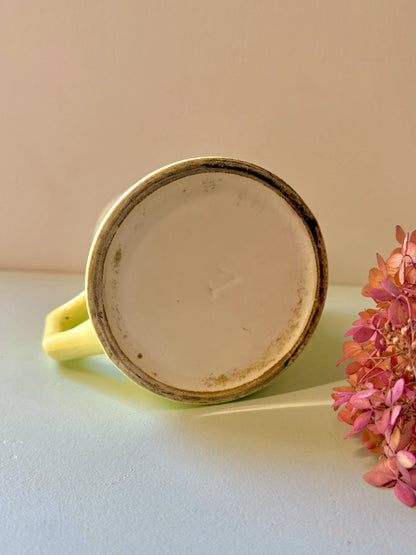 Pichet jaune en faïence émaillée