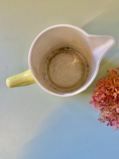 Pichet jaune en faïence émaillée