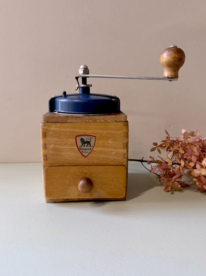 Moulin à café en bois de Peugeot Frères - Patine