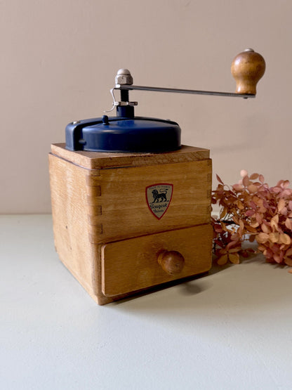 Moulin à café en bois de Peugeot Frères - Patine