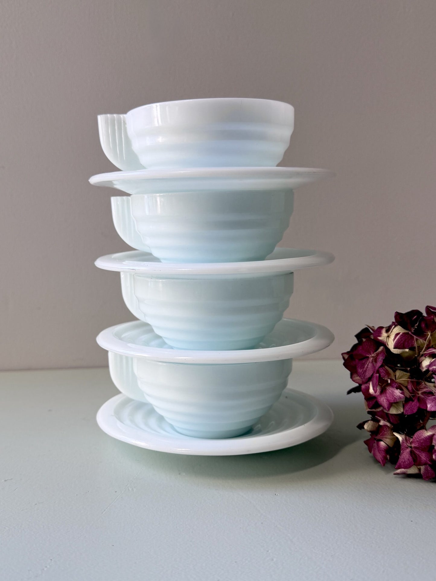 Tasses et coupelles en opaline - lot de 4