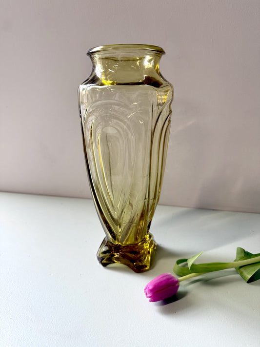 Vase en verre ambre style art déco