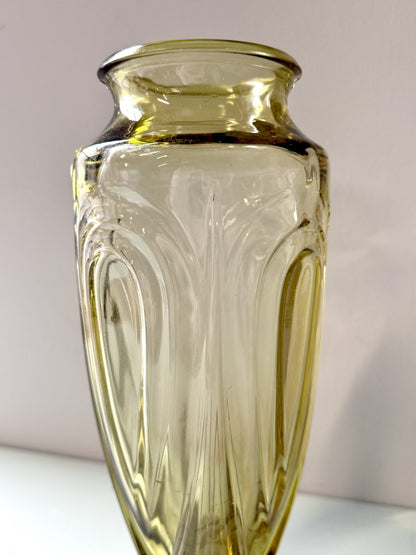 Vase en verre ambre style art déco