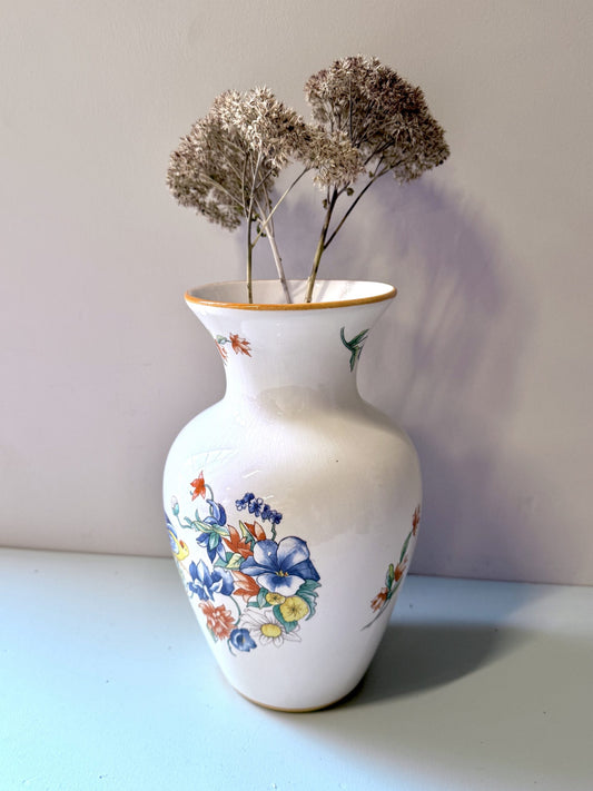 Vase en faïence avec frise florale