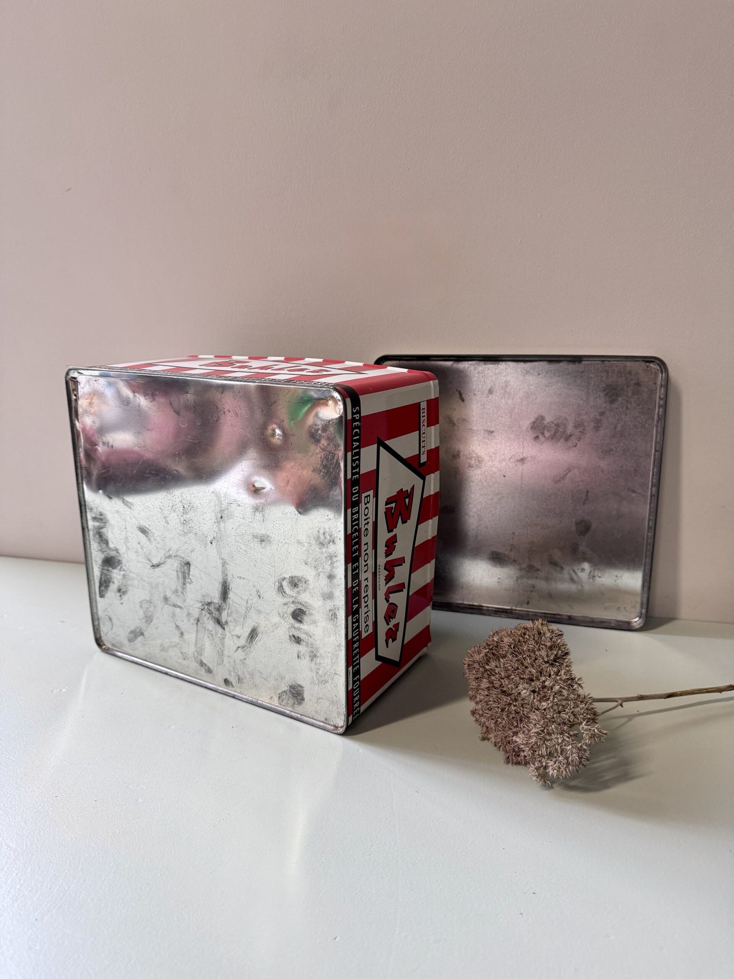 Boîte métallique vintage Buhler