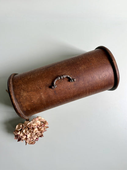 Couvercle ancien de machine à coudre