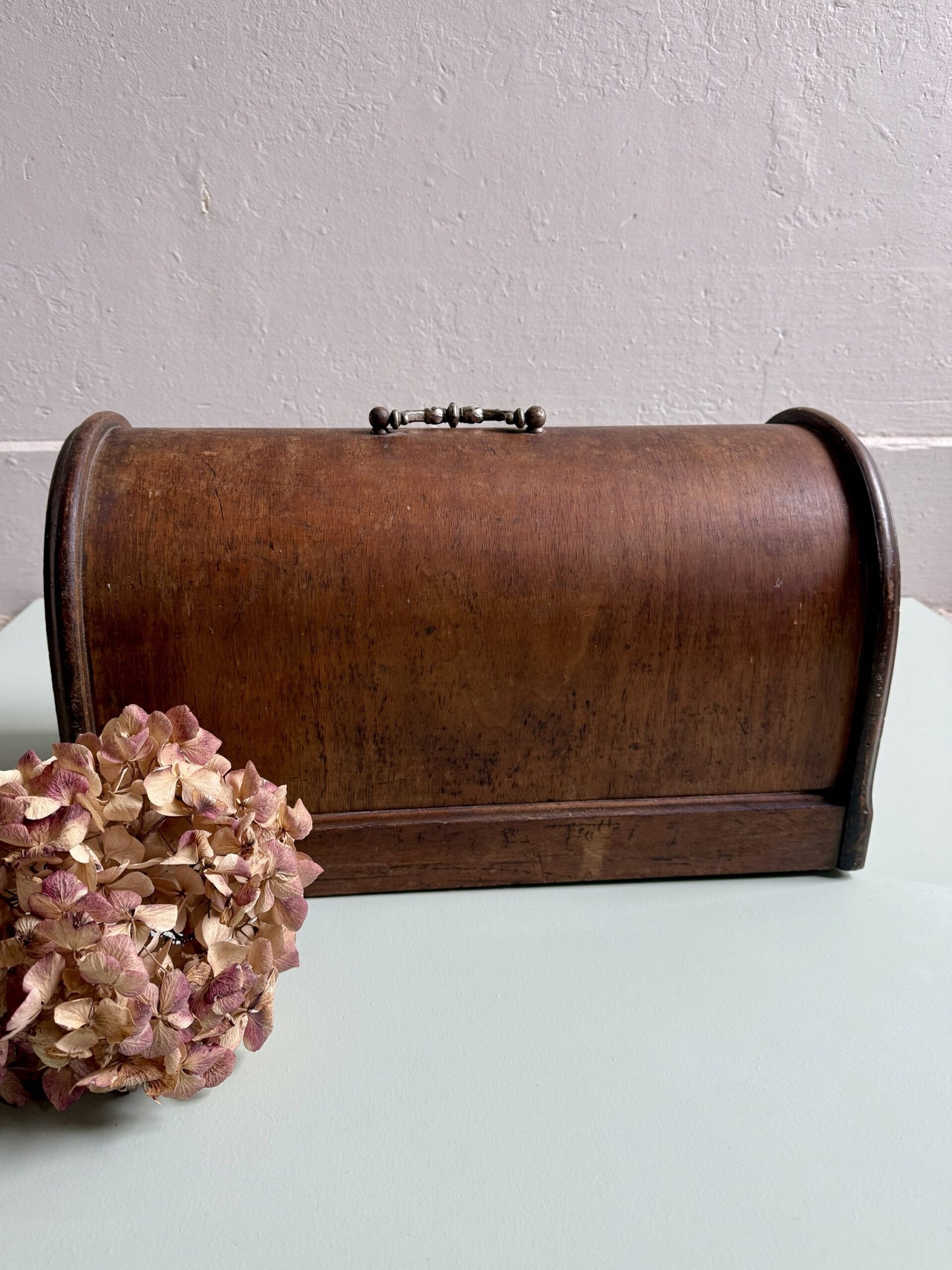 Couvercle ancien de machine à coudre