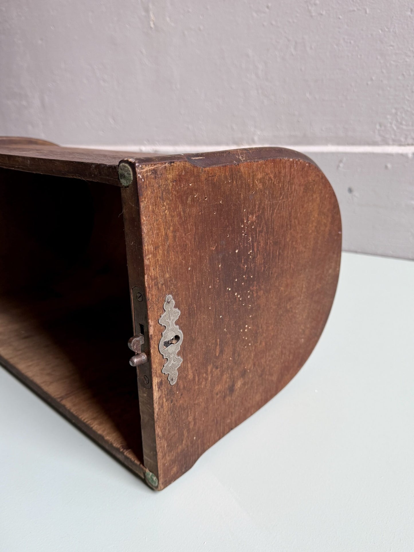 Couvercle ancien de machine à coudre