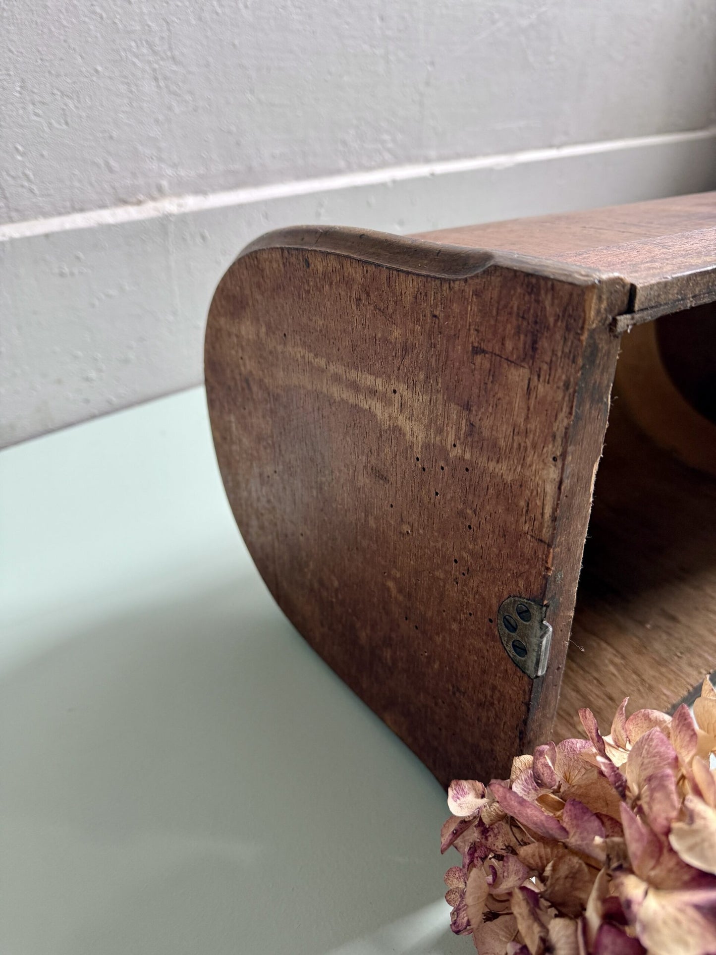 Couvercle ancien de machine à coudre