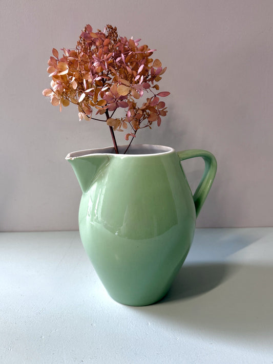 Pichet en faïence émaillée vert céladon