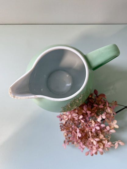 Pichet en faïence émaillée vert céladon