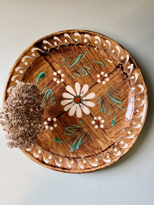 Plat rond en céramique alsacienne