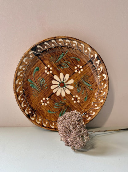 Plat rond en céramique alsacienne