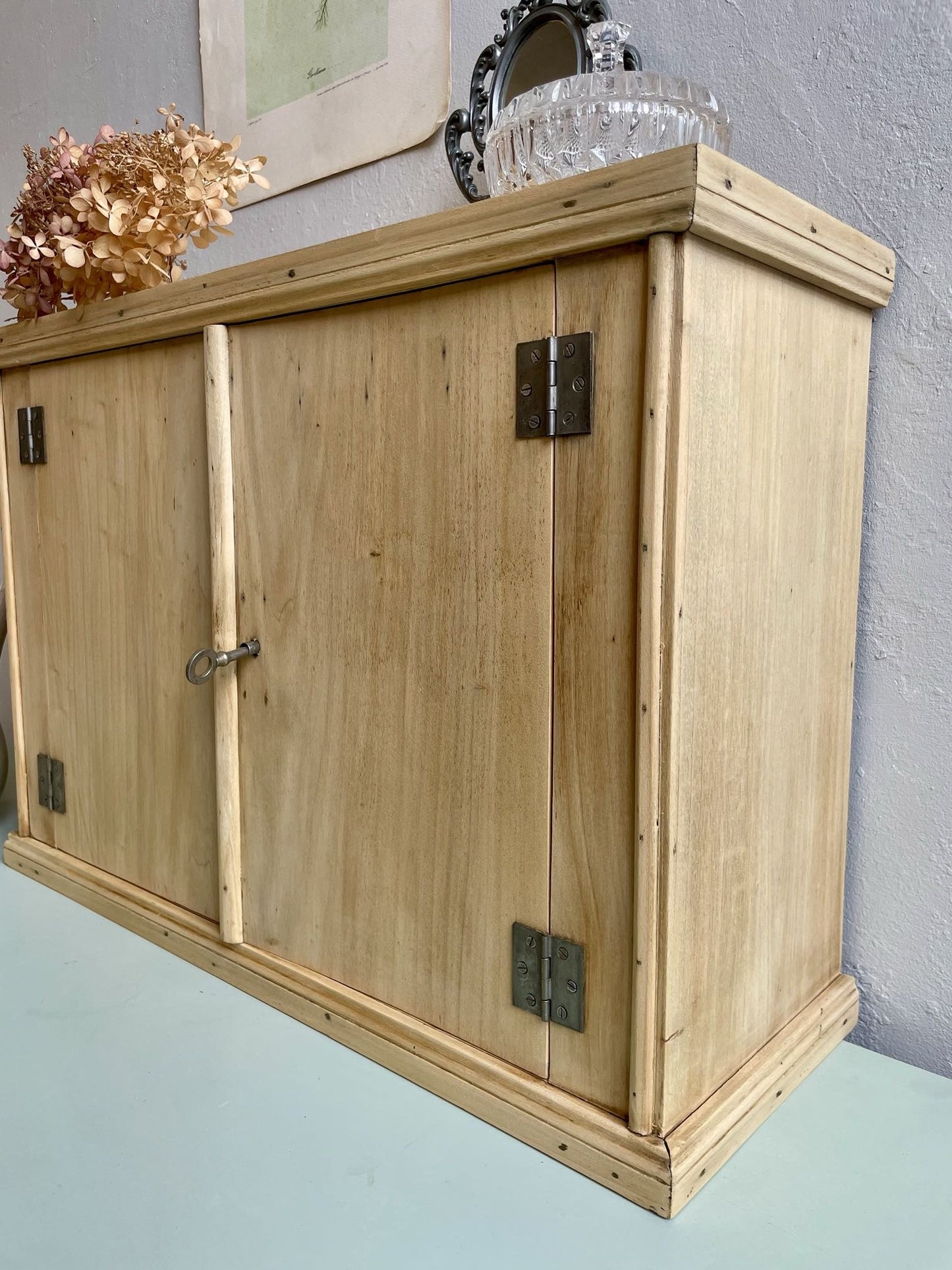 Petite armoire murale