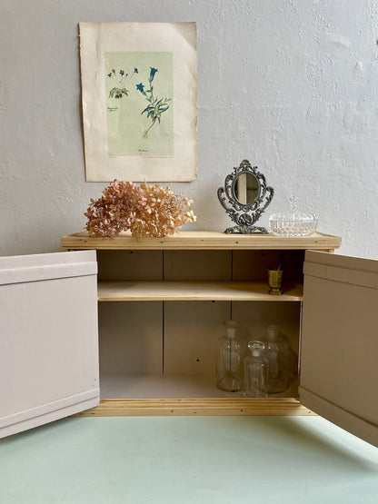 Petite armoire murale