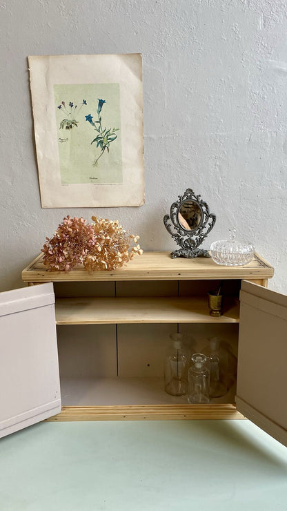 Petite armoire murale
