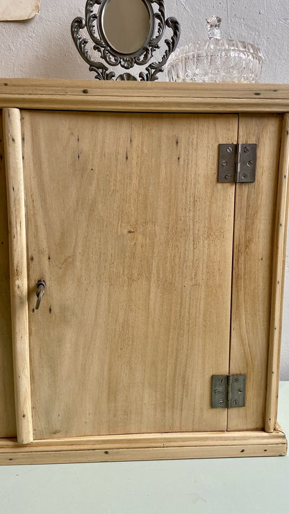 Petite armoire murale