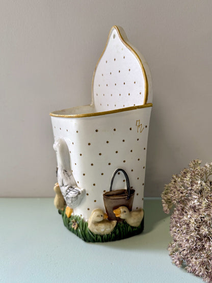 Pot mural à ustensiles avec des oies