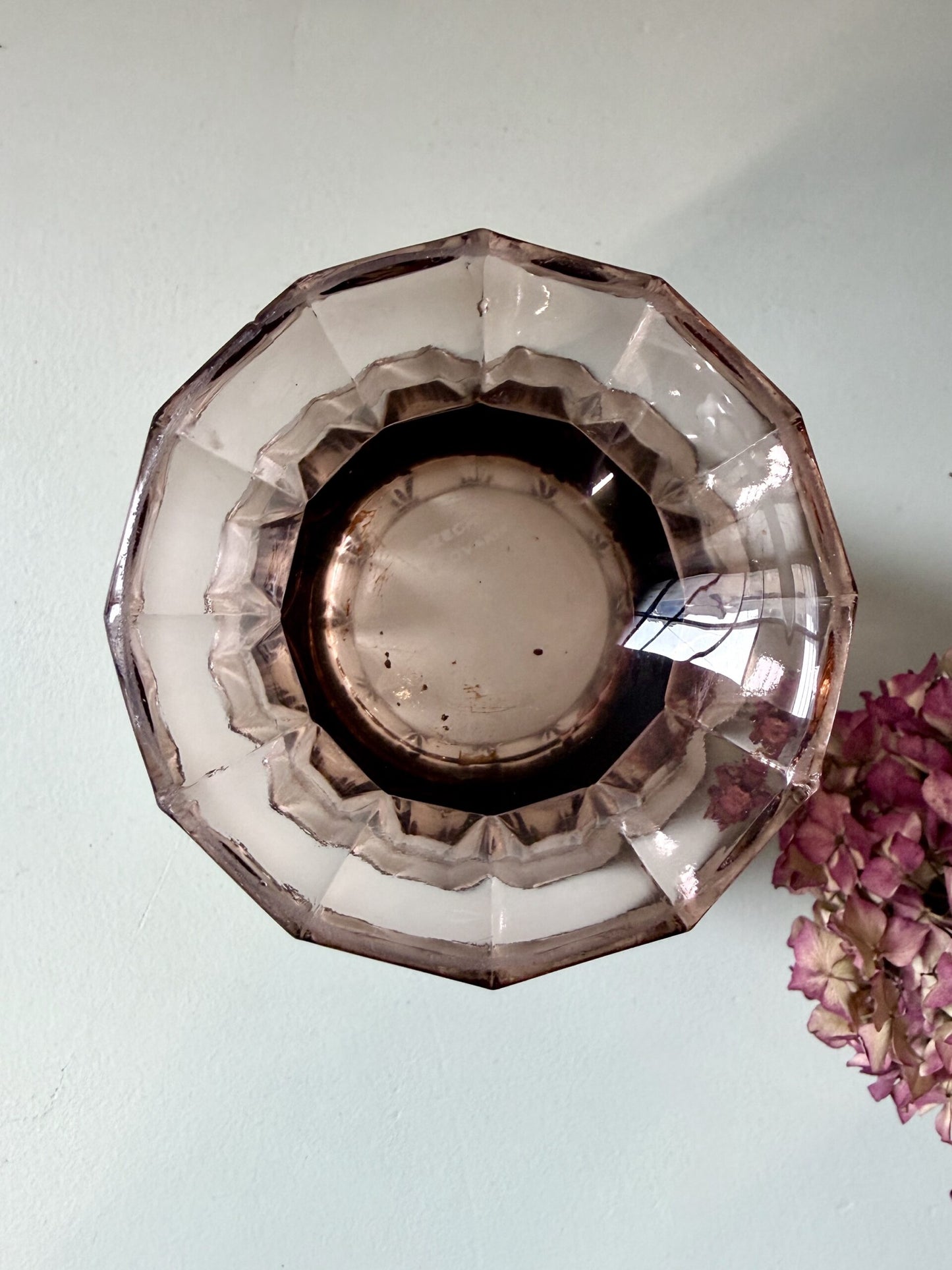 Vase éventail en verre fumé