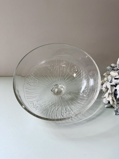 Cloche en verre avec motifs floraux ciselés