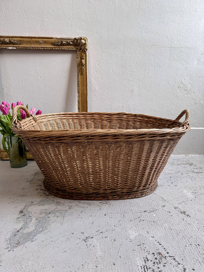 Corbeille tressée en osier de grande taille
