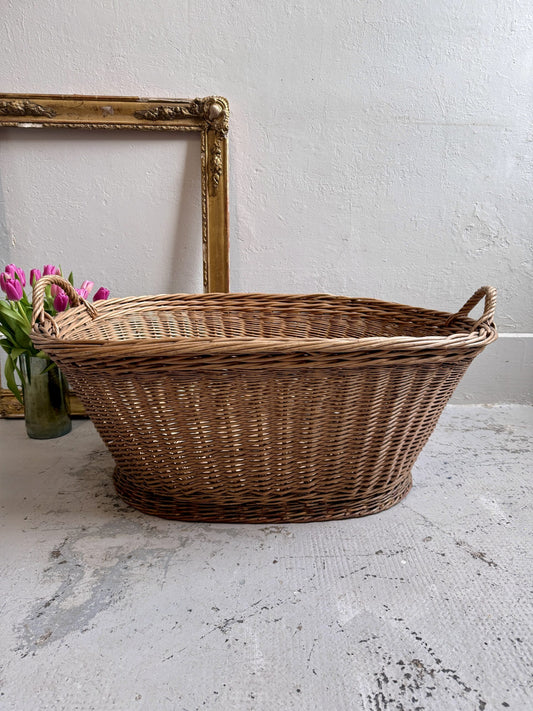 Corbeille tressée en osier de grande taille