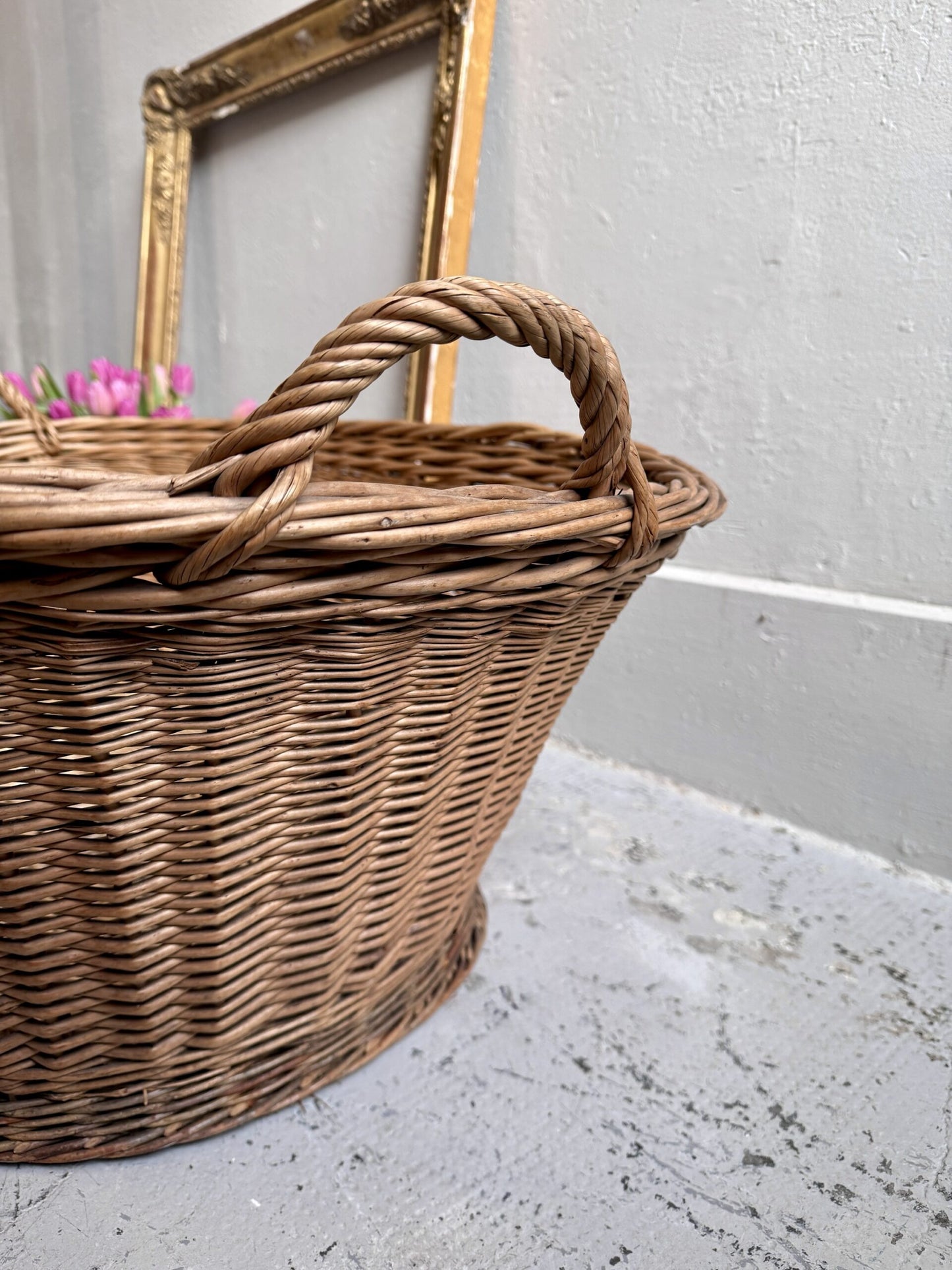 Corbeille tressée en osier de grande taille