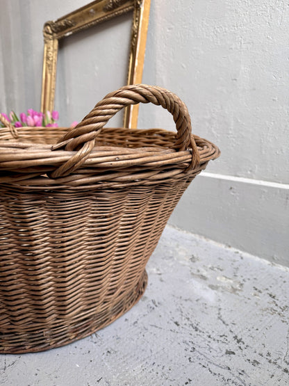 Corbeille tressée en osier de grande taille