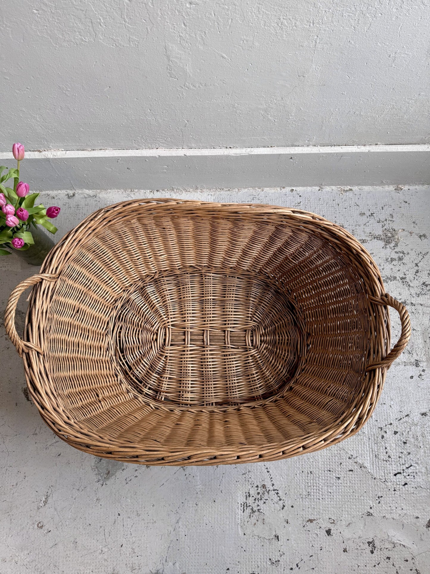 Corbeille tressée en osier de grande taille