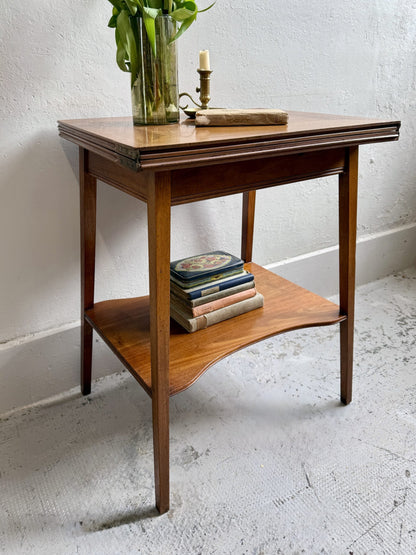 Table de jeu en bois avec plateau pivotant