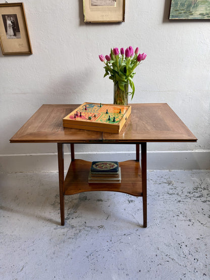 Table de jeu en bois avec plateau pivotant