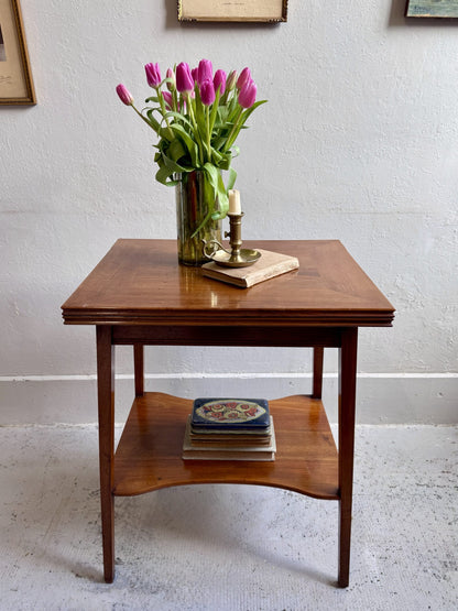 Table de jeu en bois avec plateau pivotant