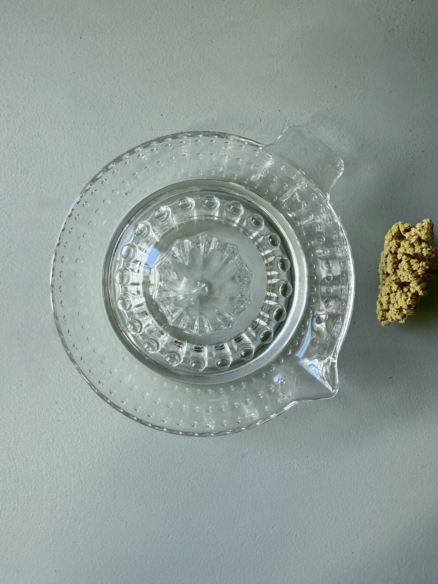 Presse-agrumes vintage en verre