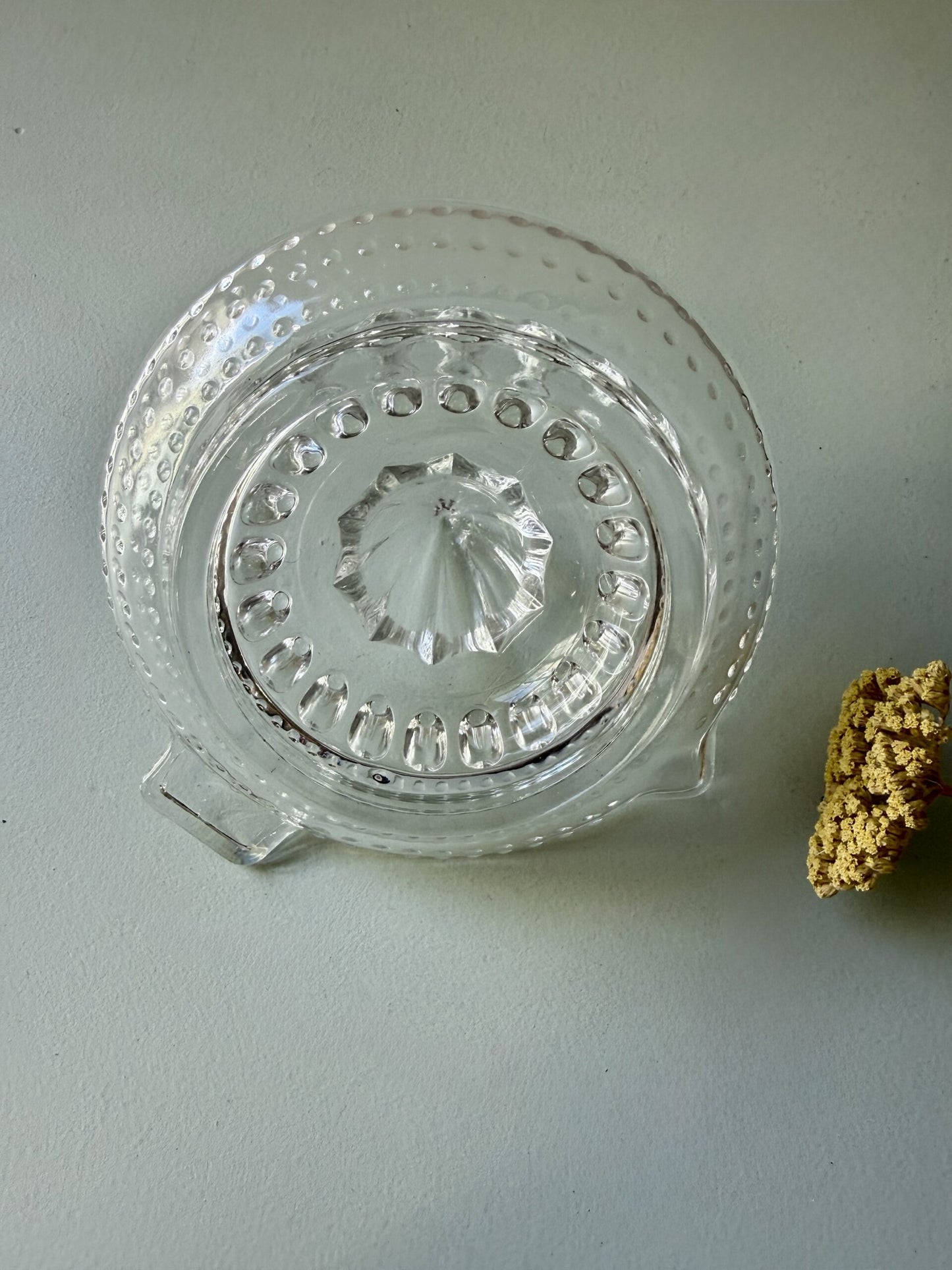 Presse-agrumes vintage en verre