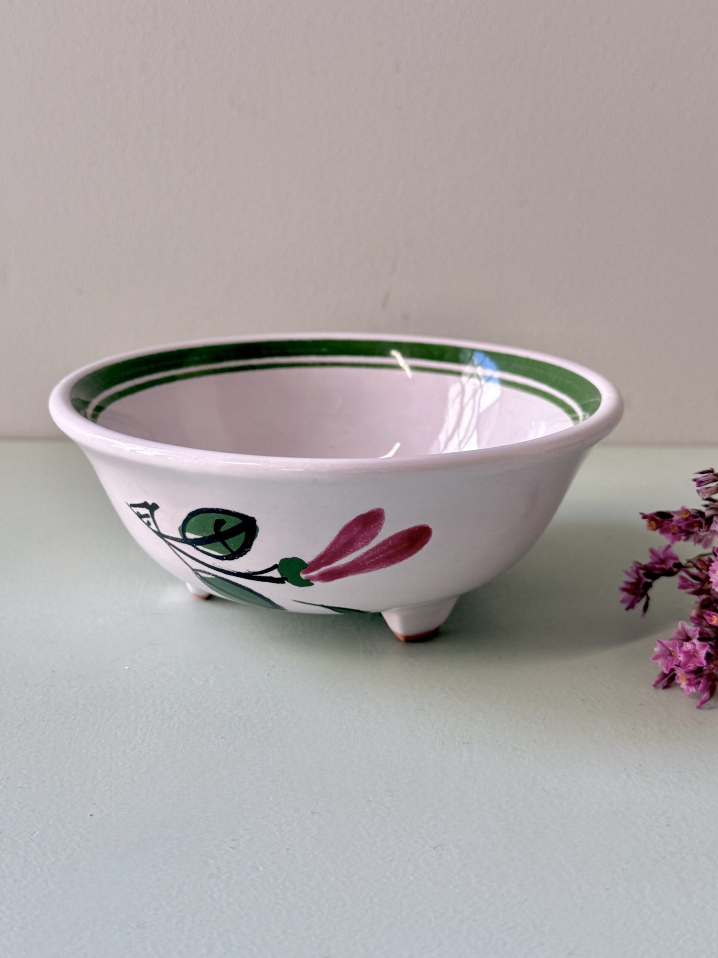 Bol émaillé à décor floral