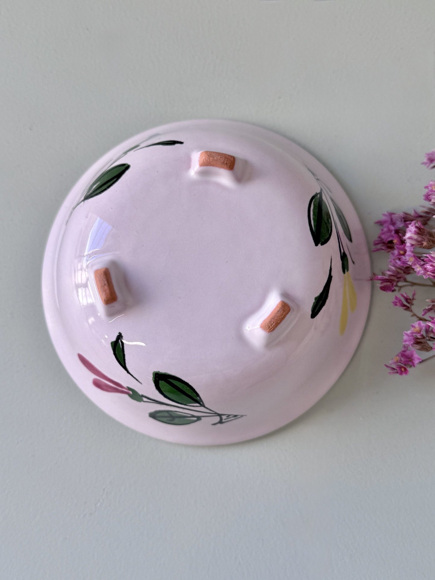 Bol émaillé à décor floral