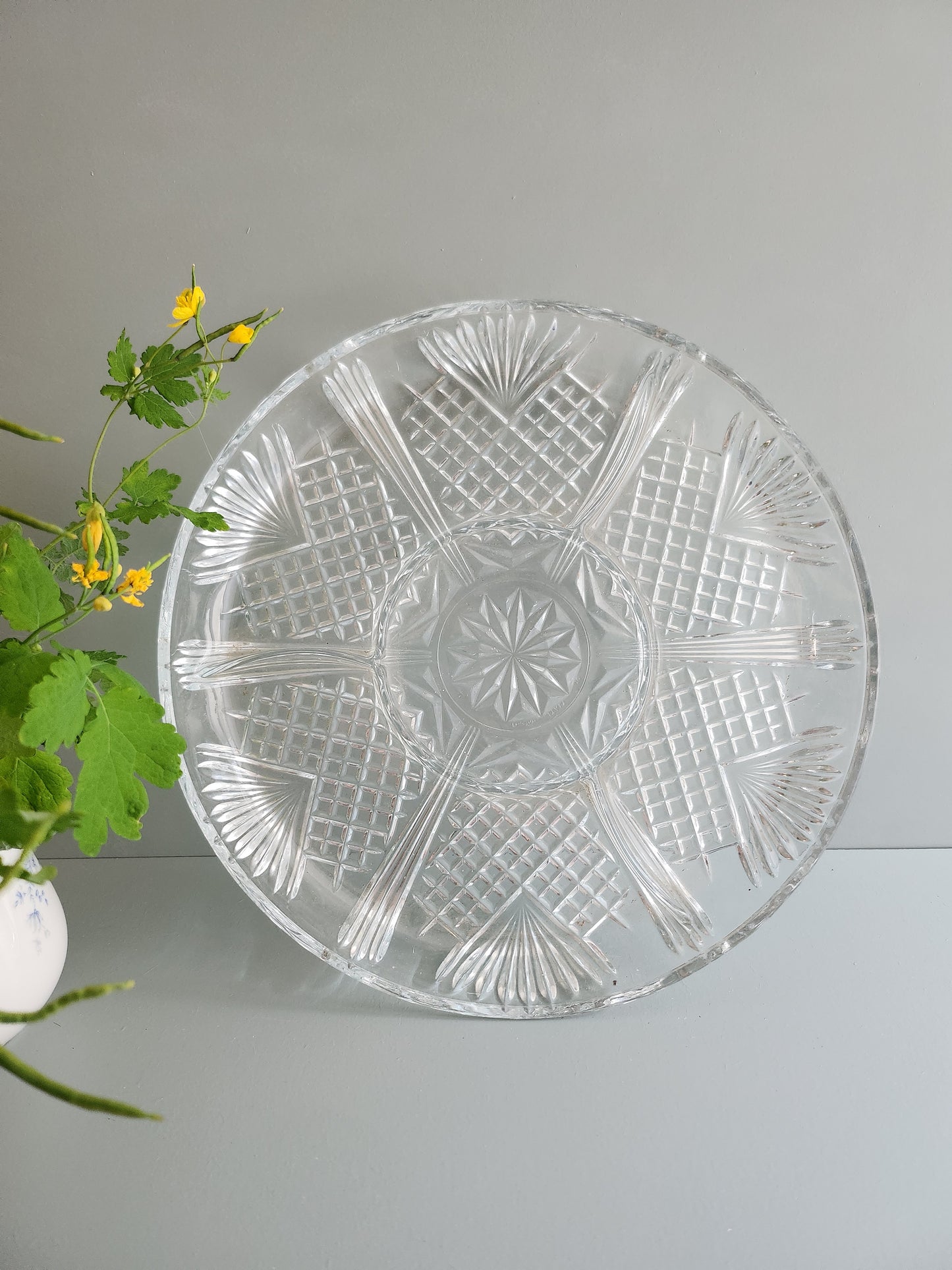 Plat apéritif en verre moulé - Patine