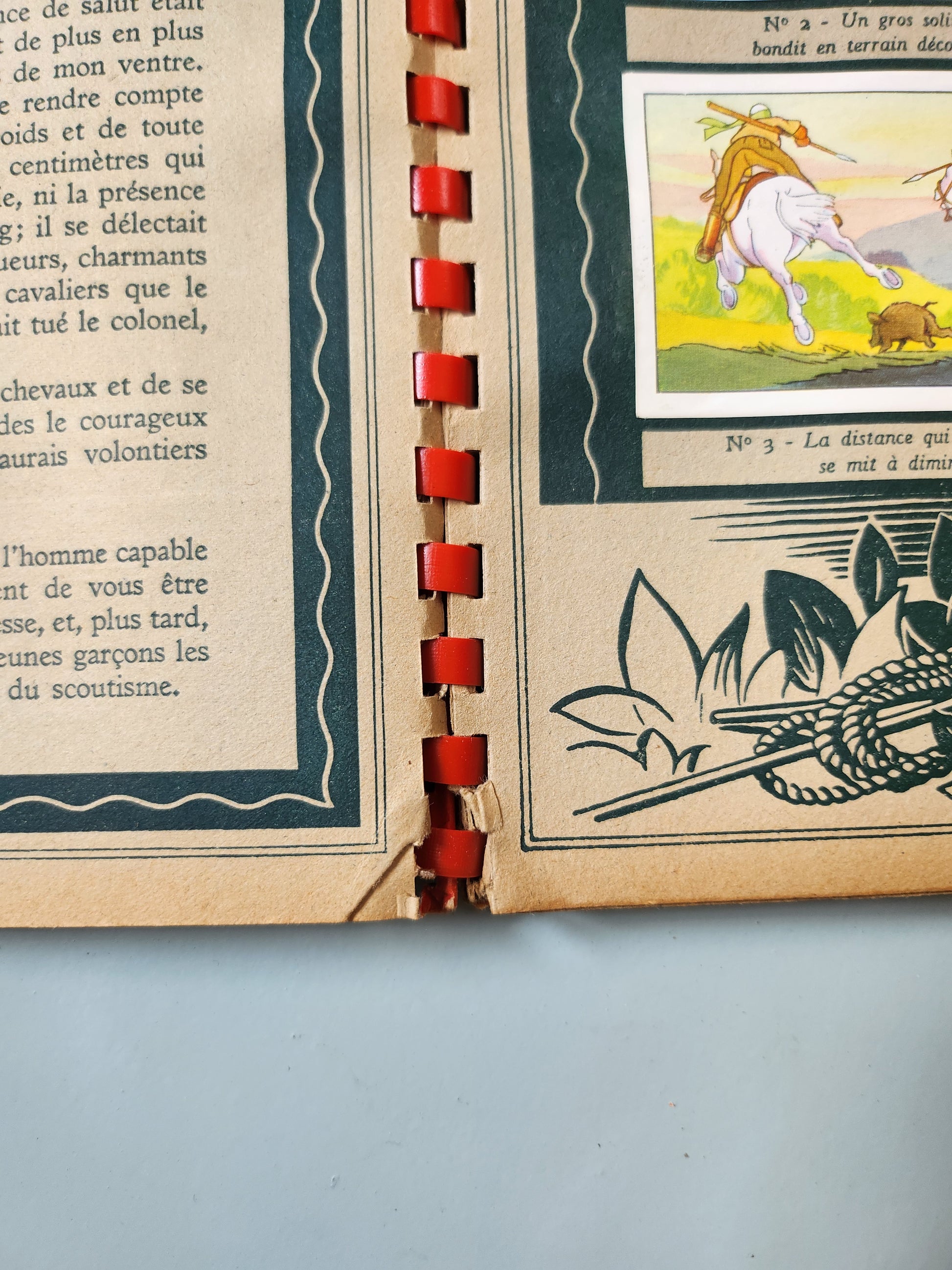 Livre pour enfants « La vie des scouts » par Suchard   Patine