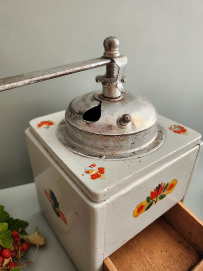 Moulin à café orné de fleurs vintage