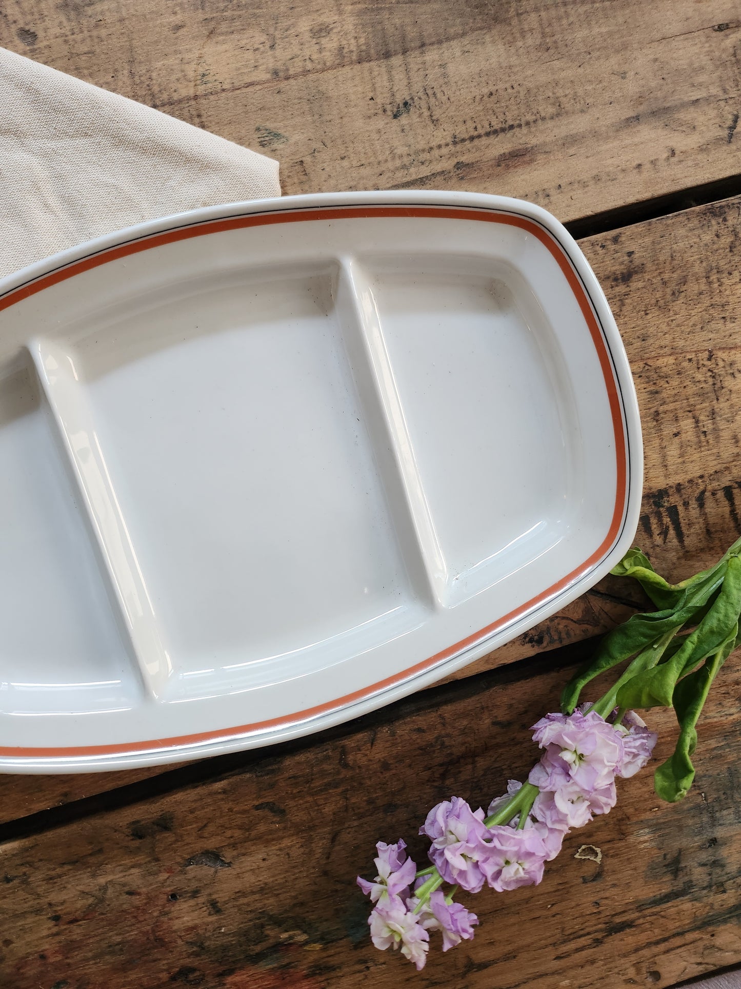 Plateau avec compartiments en porcelaine française   Patine