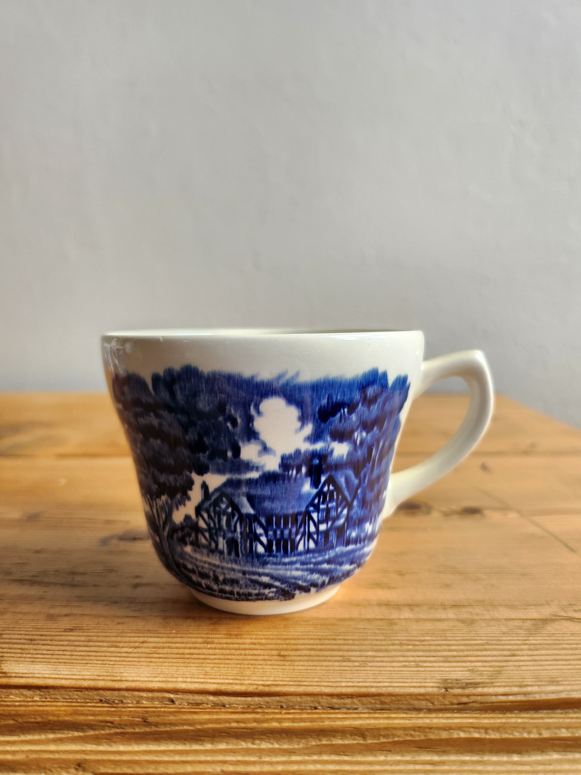Tasse à café en porcelaine anglaise lot 4   Patine