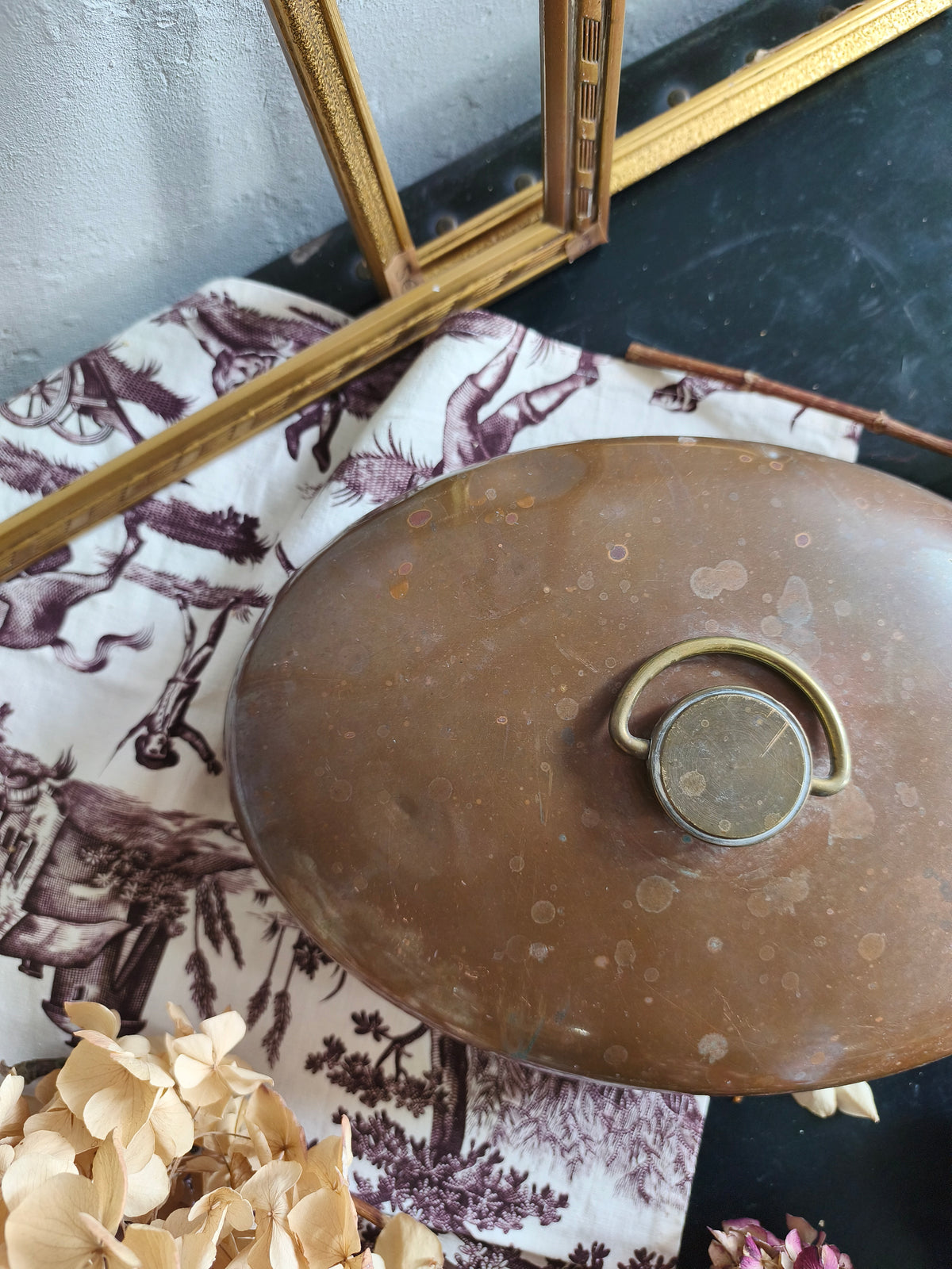 Bouillotte ovale en cuivre vintage   Patine