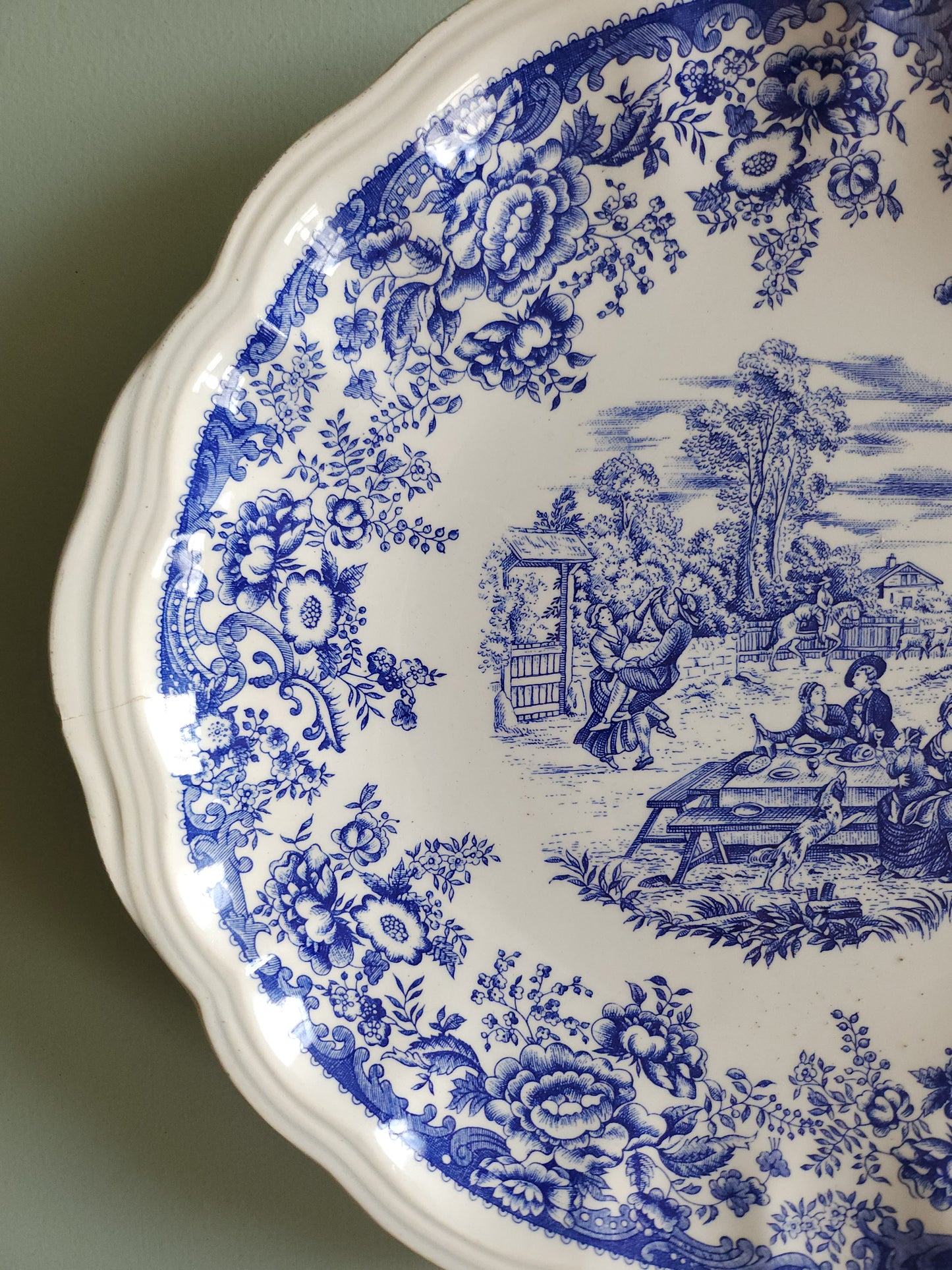 Grand plat en céramique Lunéville, style anglais   Patine