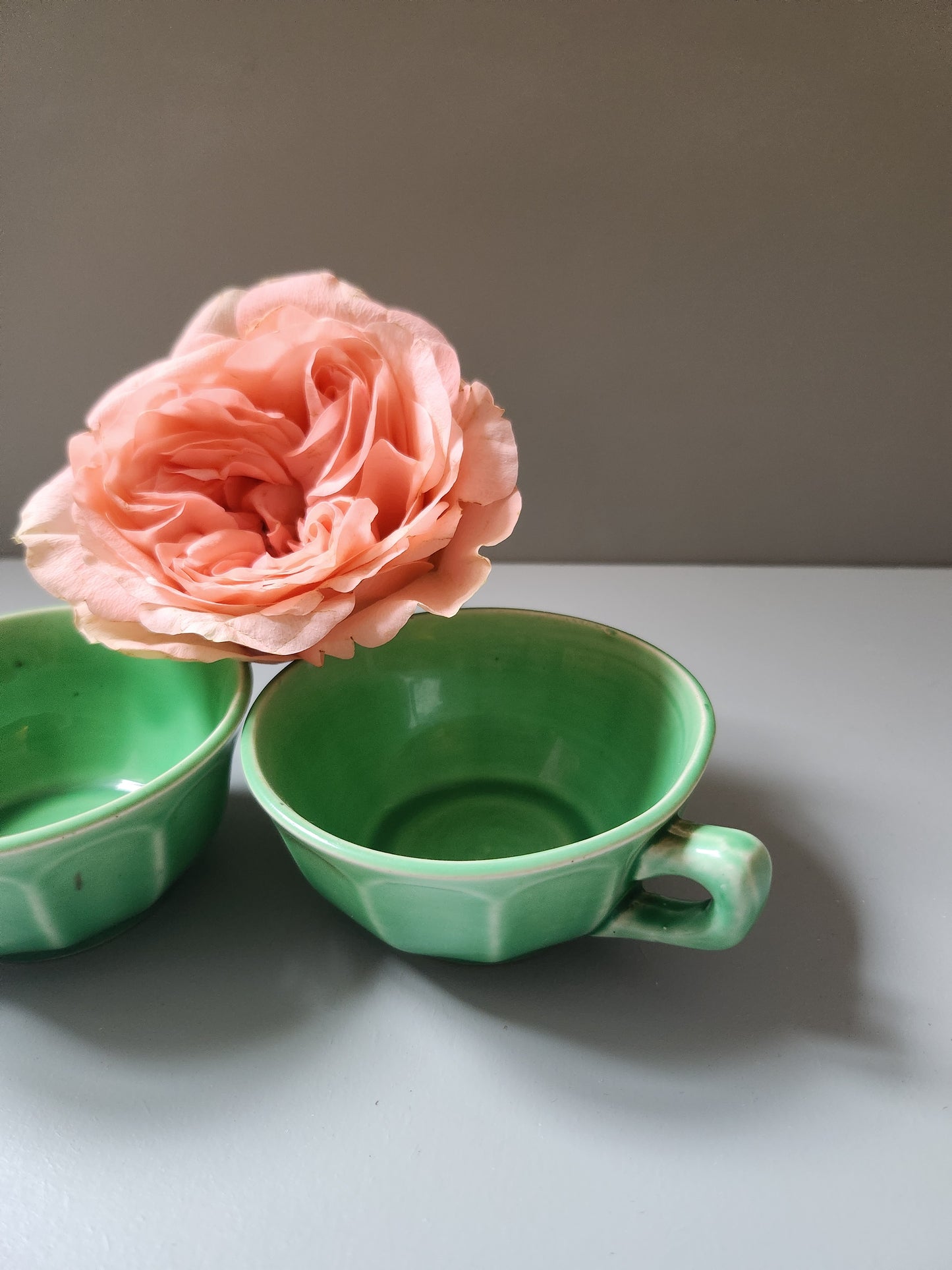 Tasses vertes en céramique lot de 2   Patine