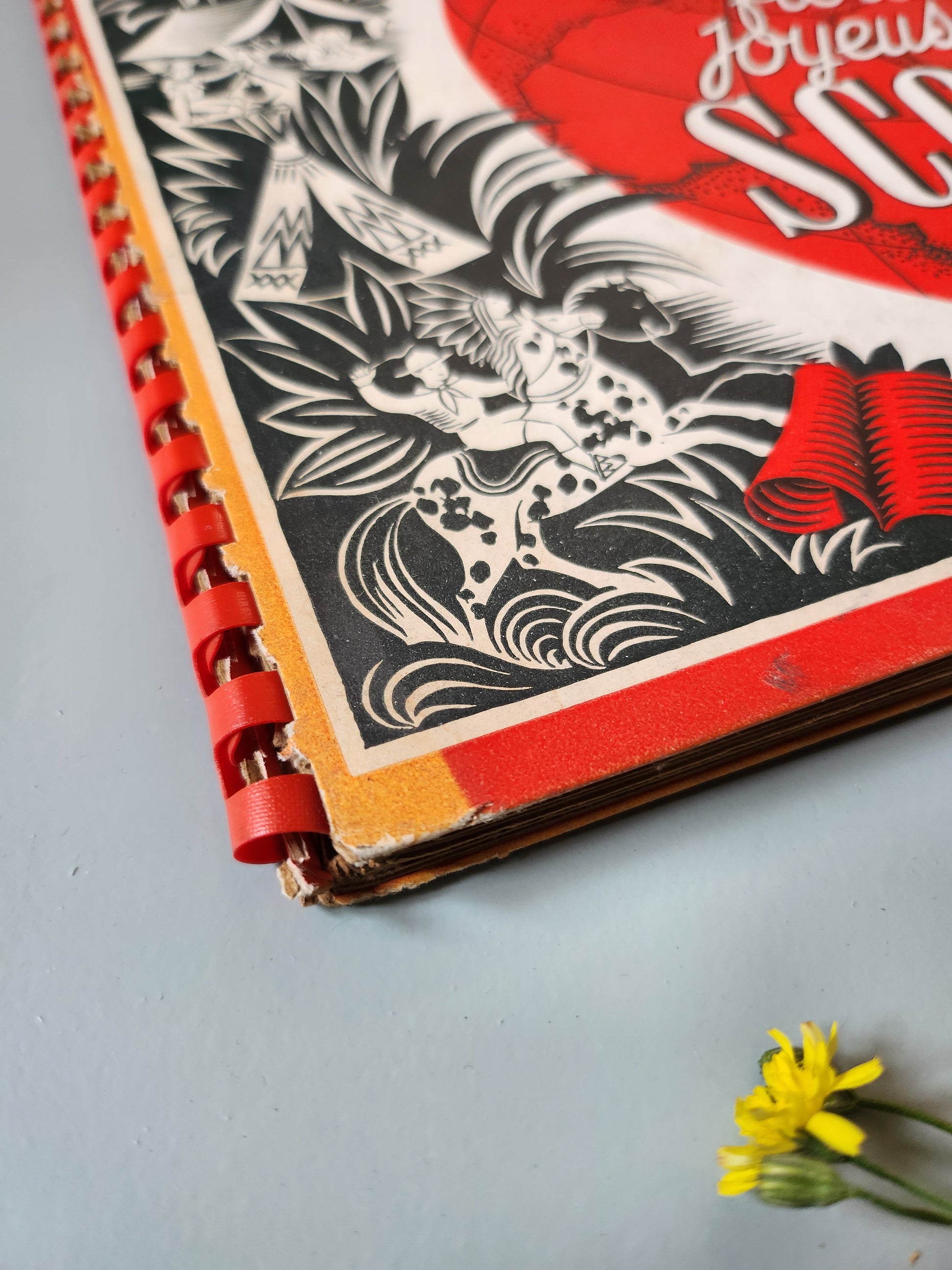 Livre pour enfants « La vie des scouts » par Suchard   Patine