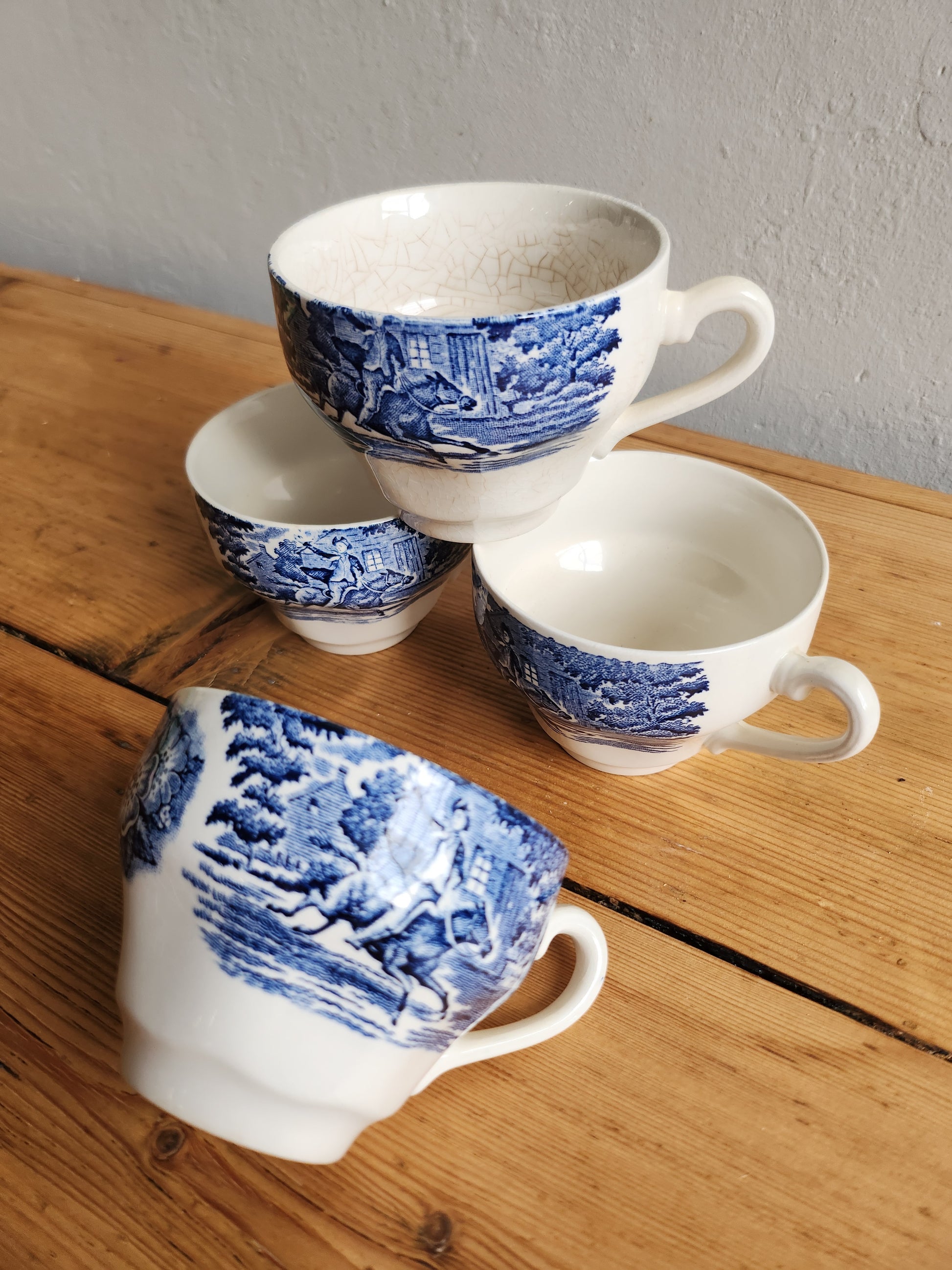 Tasse à café + assiettes en faïence fabriquées en Angleterre lot de 4   Patine