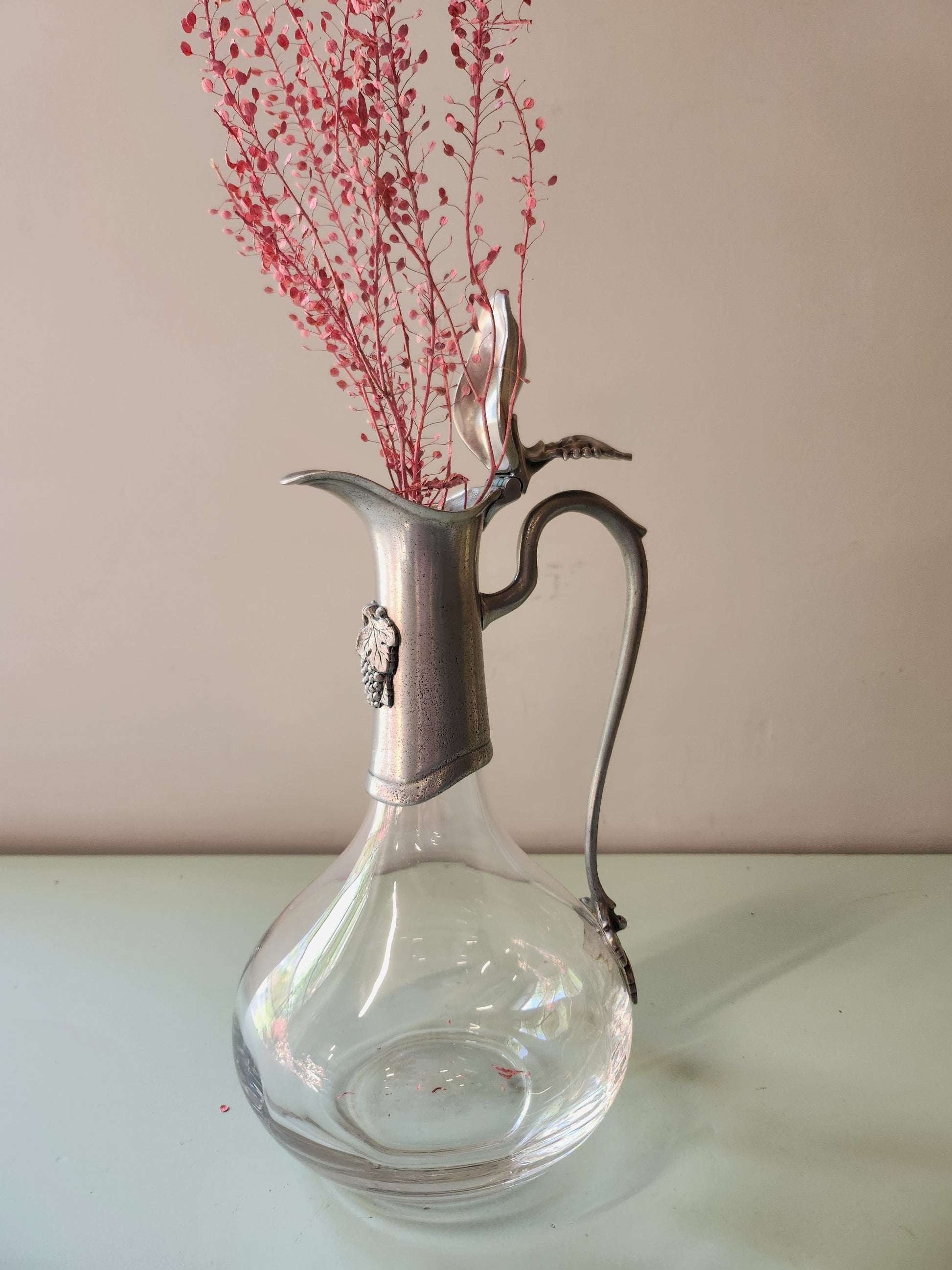 Carafe à vin en verre et en étain   Patine